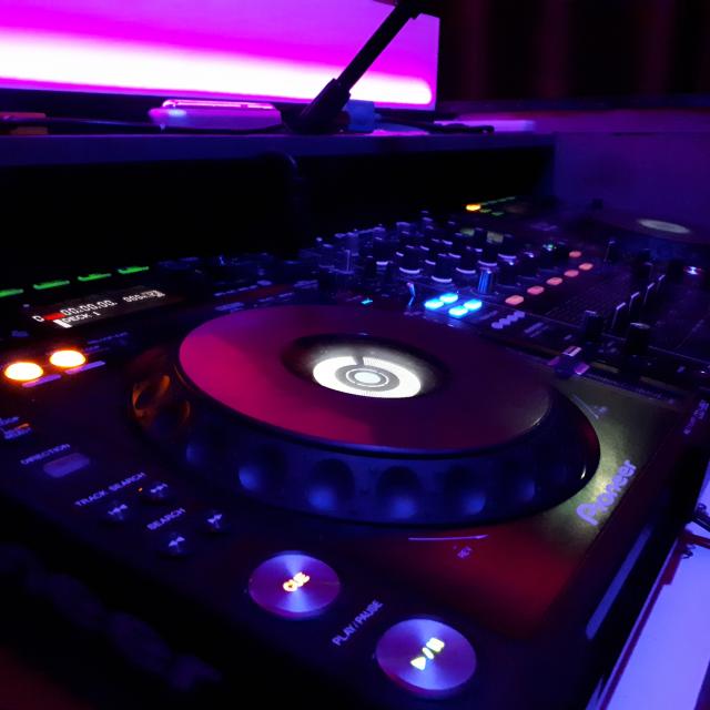 Dj Kriss Darry  Podcast Deephouse , Club, Latino & Mashup