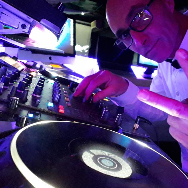 Dj Kriss Darry  Podcast Deephouse , Club, Latino & Mashup