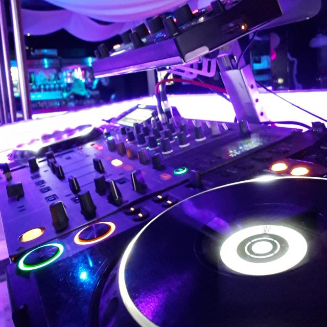 Dj Kriss Darry  Podcast Deephouse , Club, Latino & Mashup