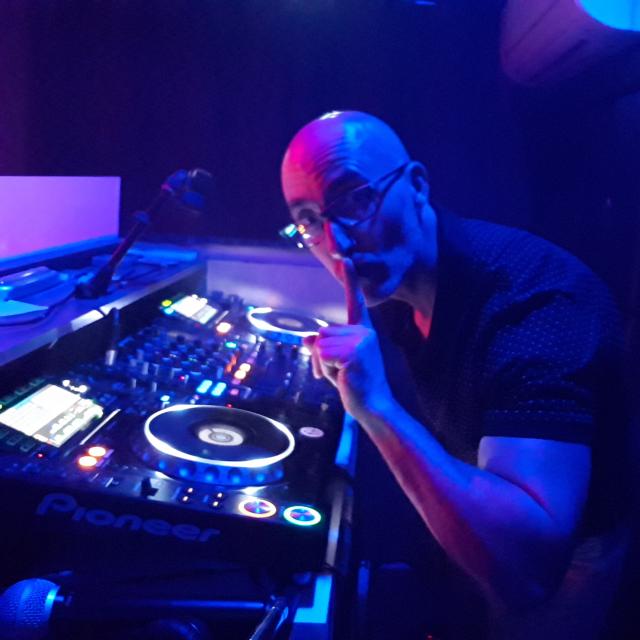 Dj Kriss Darry  Podcast Deephouse , Club, Latino & Mashup