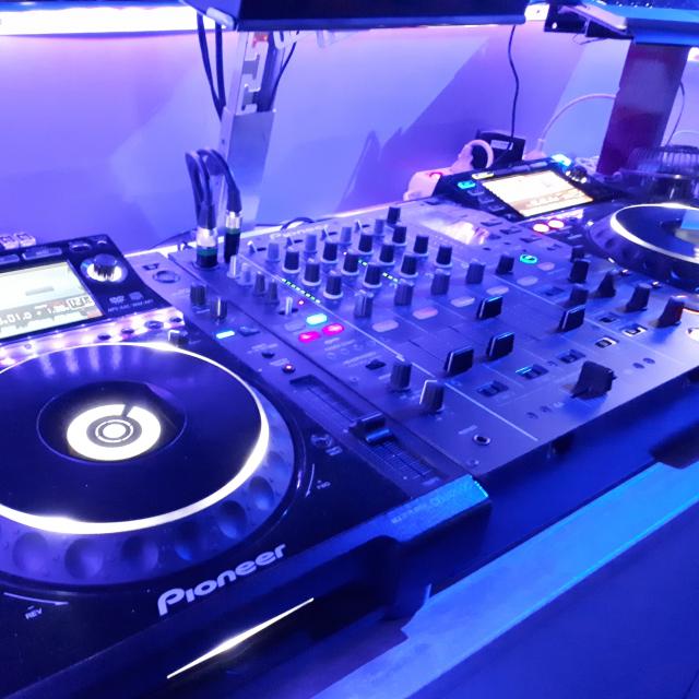 Dj Kriss Darry  Podcast Deephouse , Club, Latino & Mashup