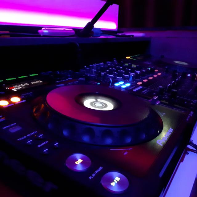 Dj Kriss Darry  Podcast Deephouse , Club, Latino & Mashup