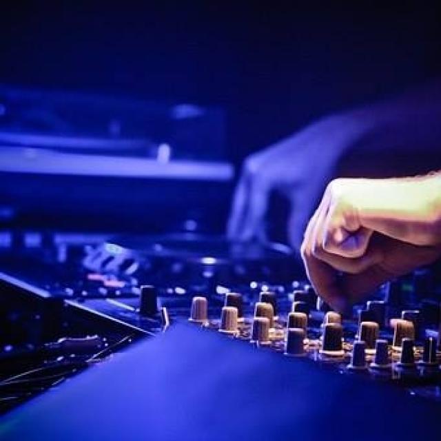 DJ MARKUS WALLACE