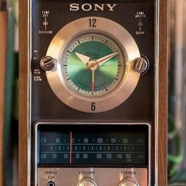 Transistor #43 by Mme Gaultier Transistor #43 by Mme Gaultier