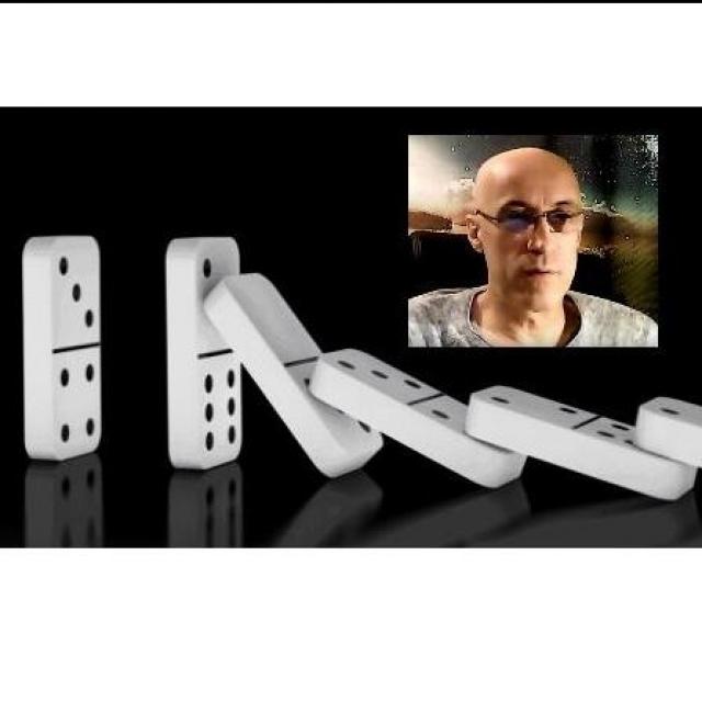 Michel Ribes Le hasard n'existe pas alors Un domino de plus est tombé.