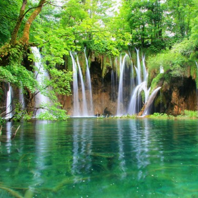 Michel Ribes Un monde à part, si prés et si loin à la fois.