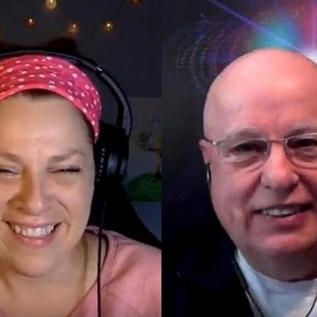 Yvan Poirier VIBRARENCONTRE  AVEC MARIE-JOSÉE ROBICHAUD QUI VIBRALISE EN CHANSON LE LANGAGE DE LA LUMIÈRE